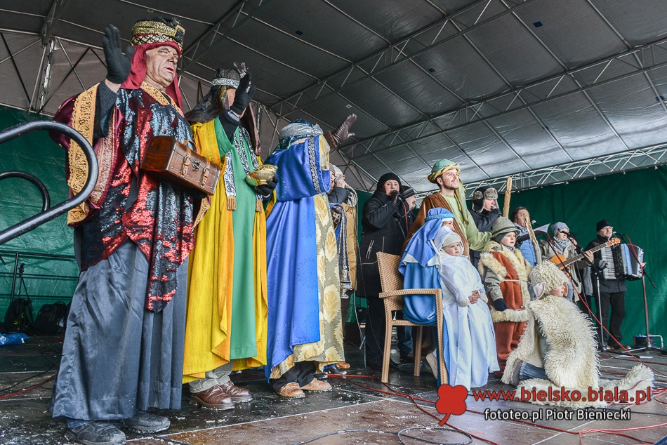 Orszak połączył miasto