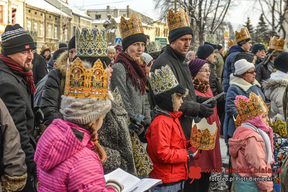 Orszak połączył miasto