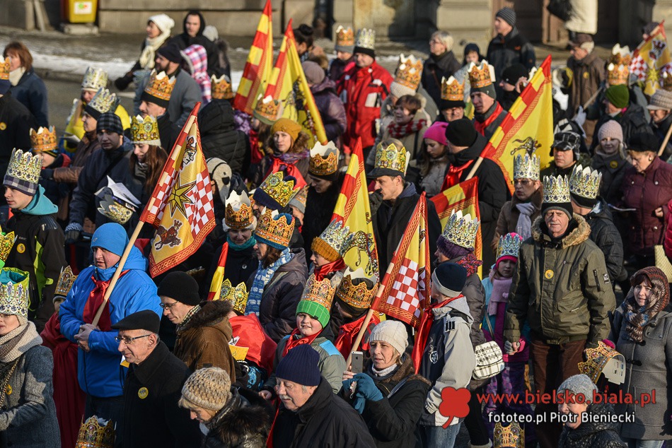 Orszak połączył miasto