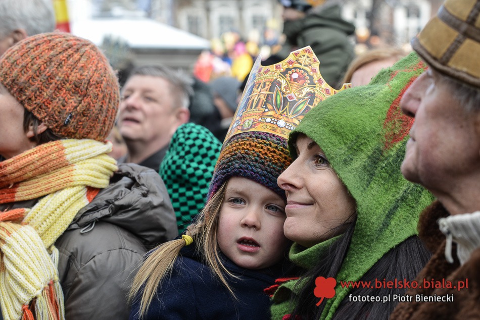 Orszak połączył miasto