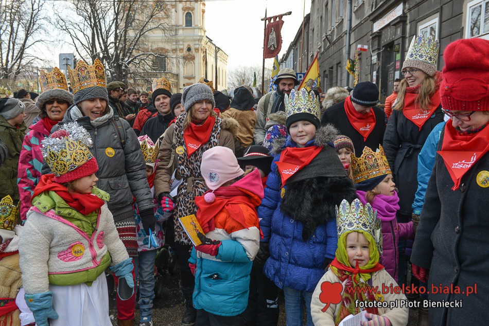 Orszak połączył miasto