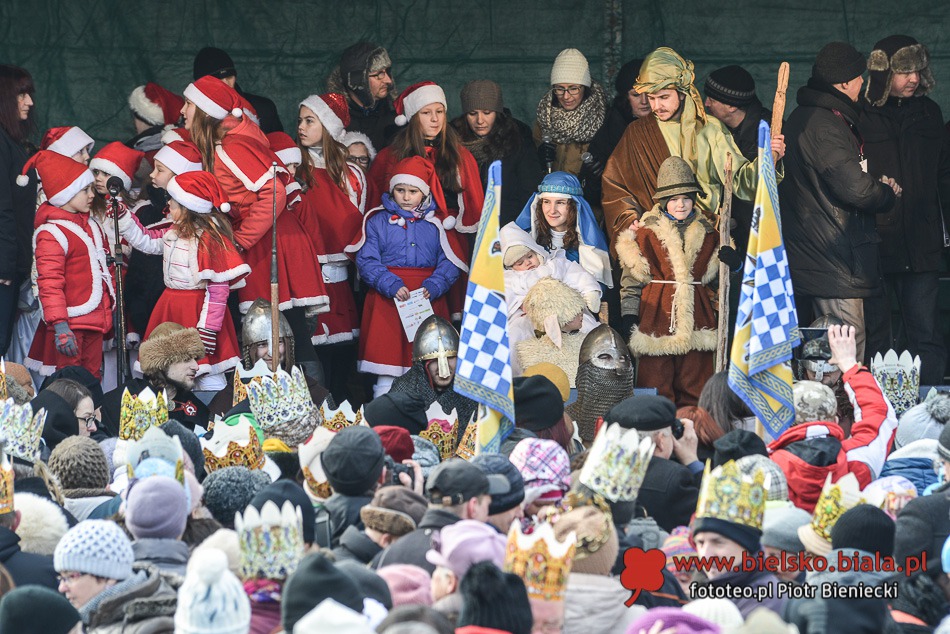 Orszak połączył miasto