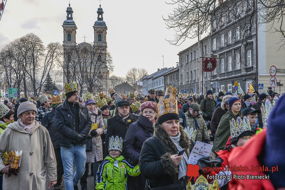 Orszak połączył miasto
