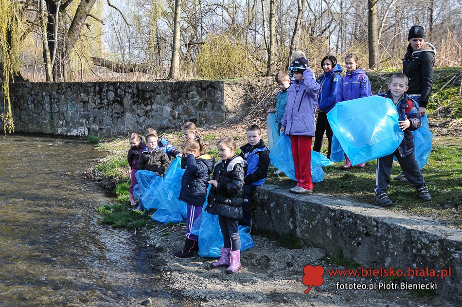 Rzeka pełna śmieci