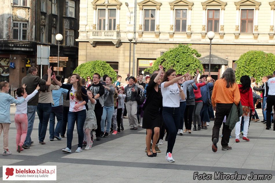 Fishmob na placu Chrobrego - foto