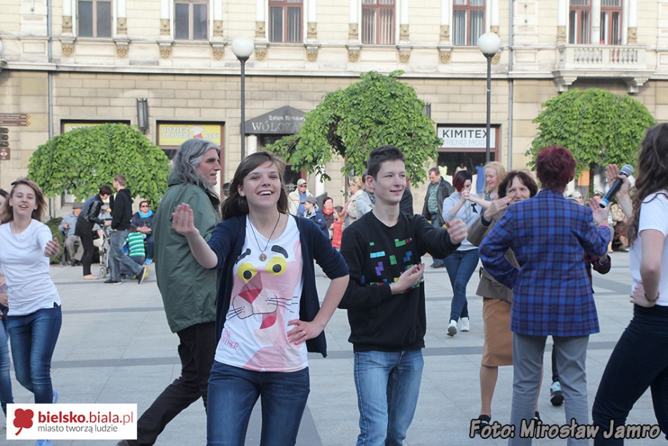 Fishmob na placu Chrobrego - foto