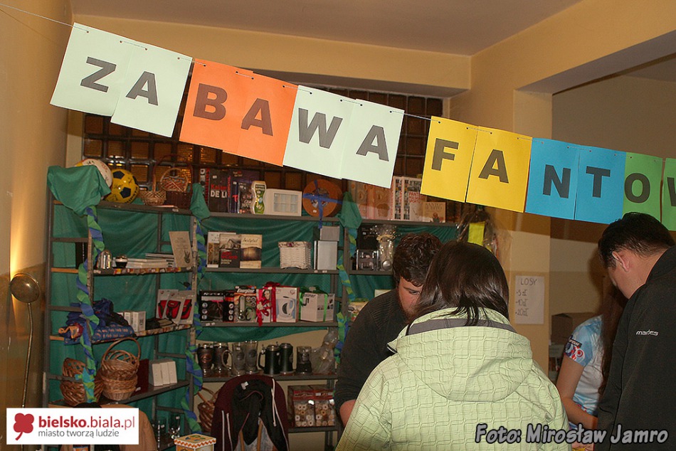 Tłum parafian na festynie - foto