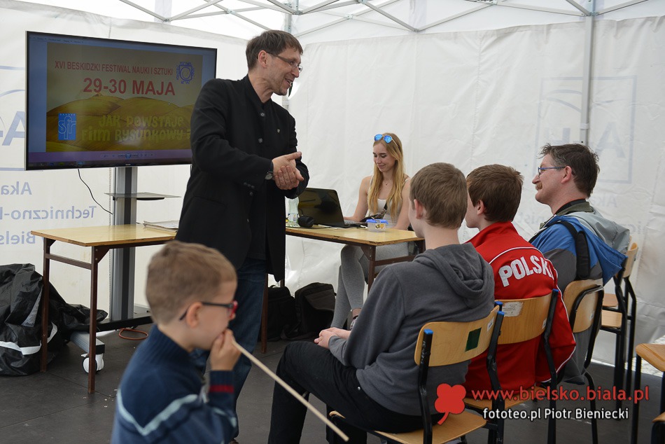 Fascynujący świat w namiocie - foto