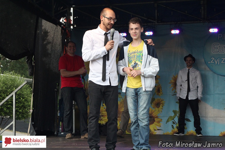 Piknik z czekami na 18 tys. USD - foto