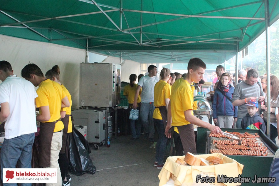 Piknik z czekami na 18 tys. USD - foto
