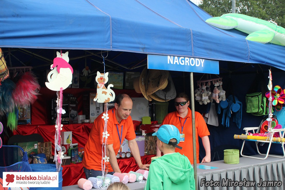 Piknik z czekami na 18 tys. USD - foto