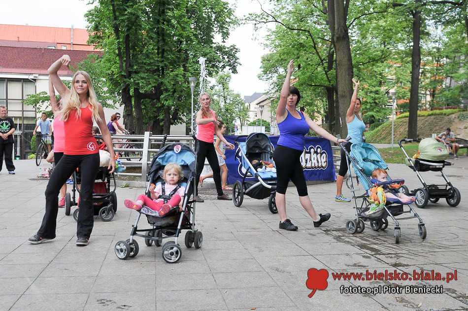Wyścigi wózków z dziećmi - galeria