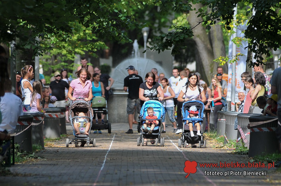Wyścigi wózków z dziećmi - galeria