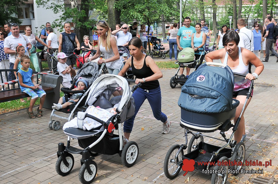 Wyścigi wózków z dziećmi - galeria