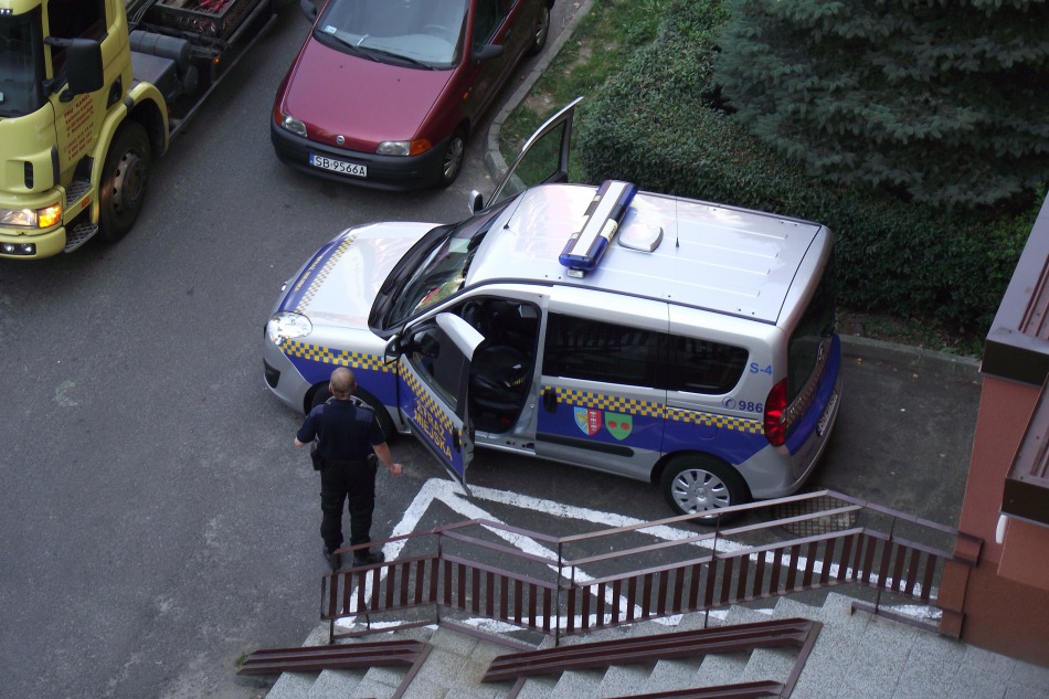 Walka o miejsca parkingowe - foto