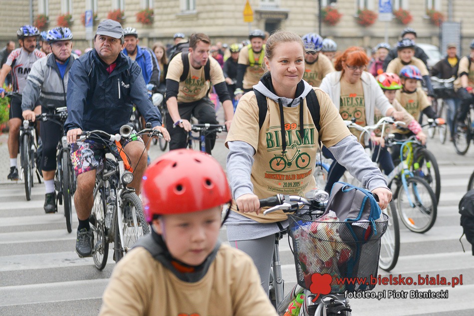 Ruszył tłum sprzed ratusza - foto
