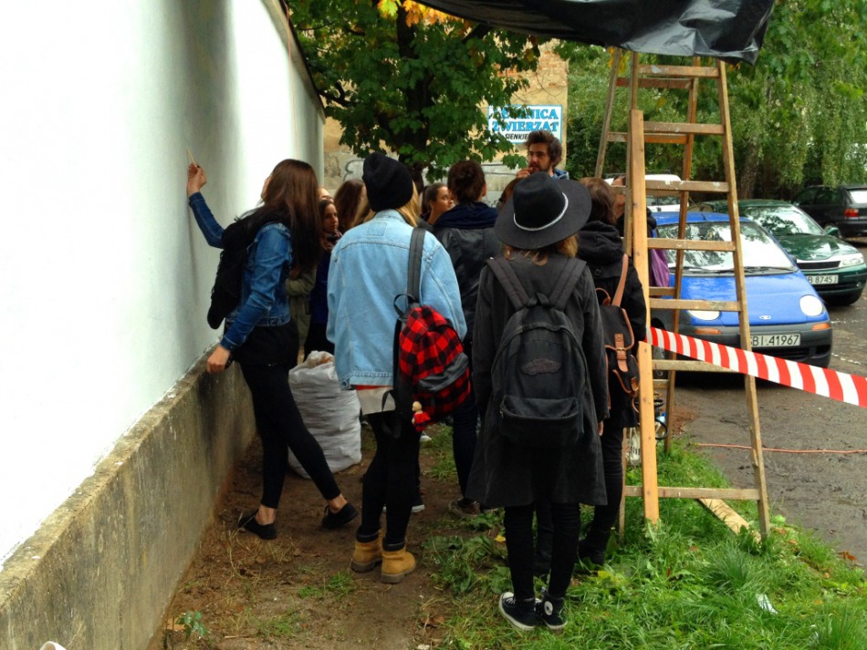 Kilkanaście osób szkicowało mural - foto