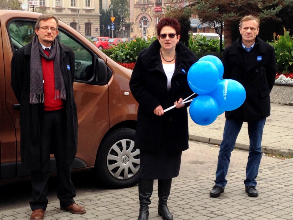 Nowoczesny bus bez głównego lidera - foto