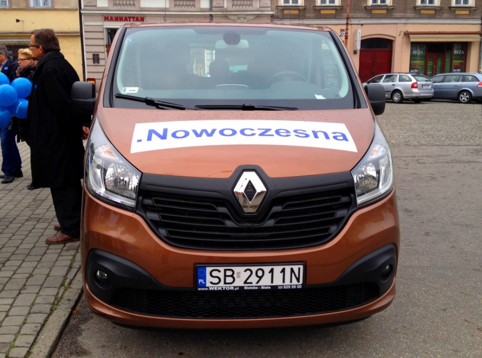 Nowoczesny bus bez głównego lidera - foto