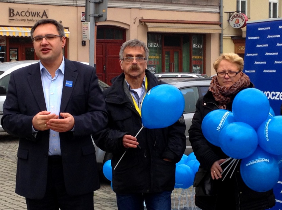 Nowoczesny bus bez głównego lidera - foto