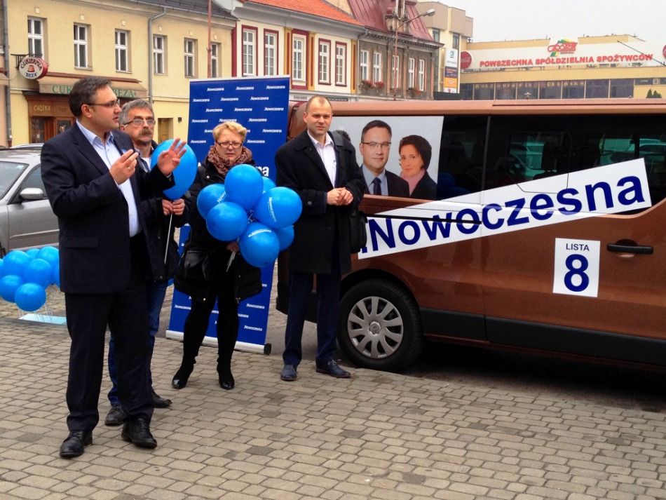Nowoczesny bus bez głównego lidera - foto
