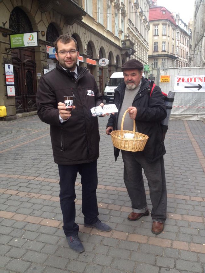 Niewygodne pytania przy kawie - foto