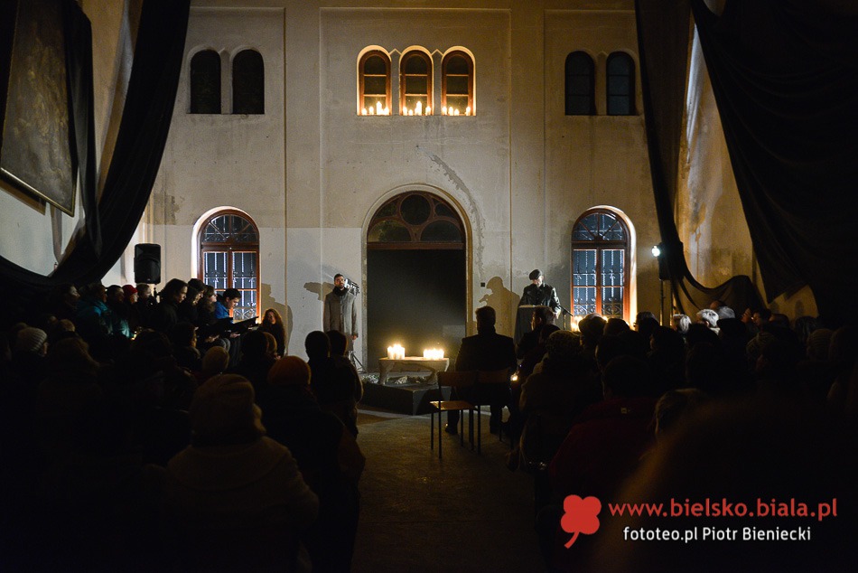 Teatr na cmentarzu