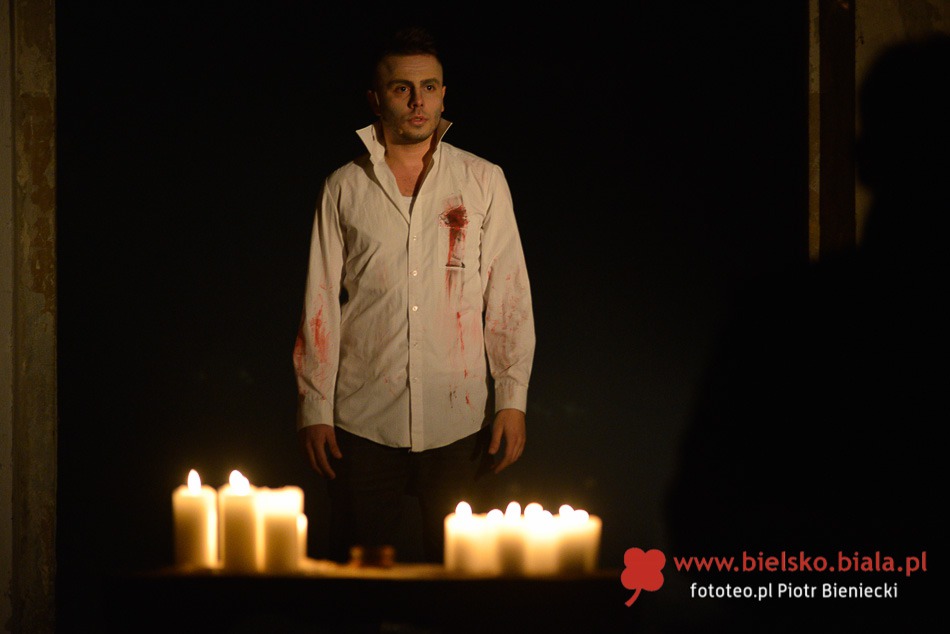 Teatr na cmentarzu