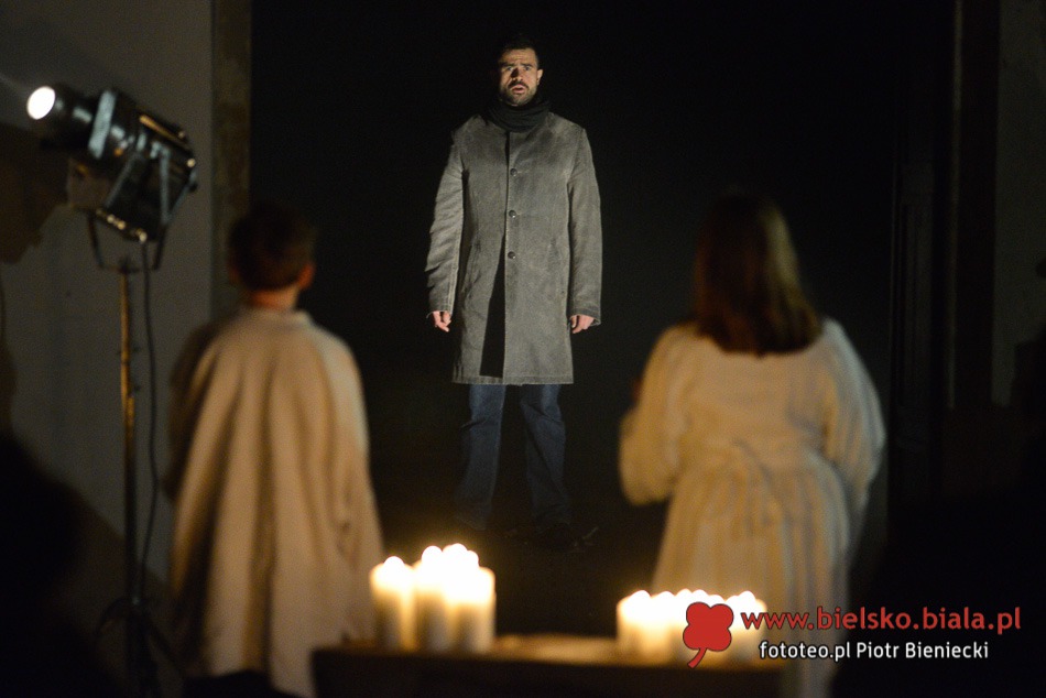 Teatr na cmentarzu