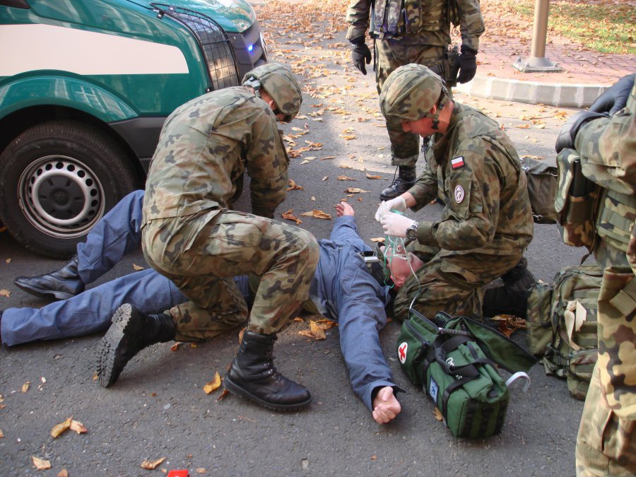 Odparli atak na koszary - foto