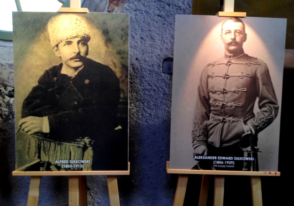 Zaduszna atrakcja na zamku - foto