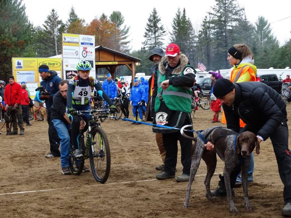 Triumf na pożyczonym rowerze - foto