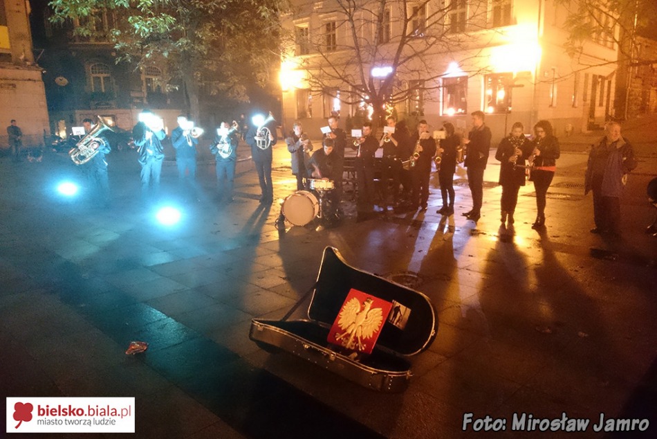Spontaniczny koncert na Pigalu - foto