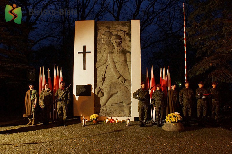 Przemarsz z pochodniami - foto