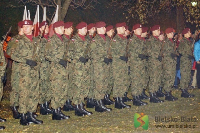 Przemarsz z pochodniami - foto