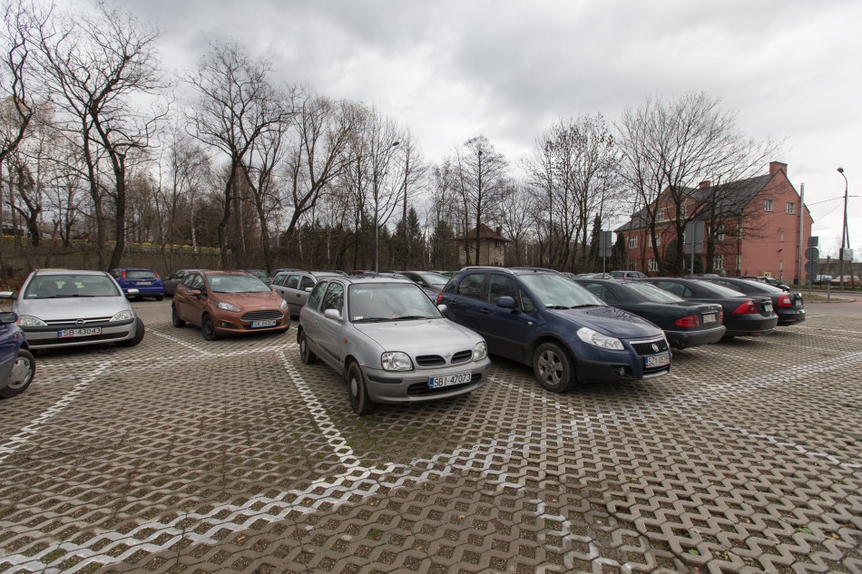 Są dwa parkingi dla pracowników
