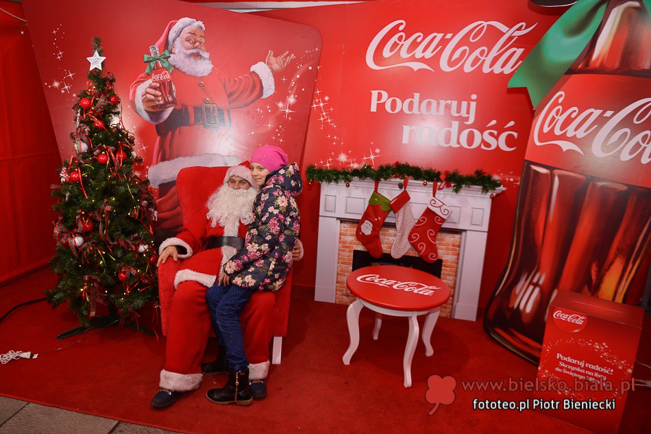 W długiej kolejce po Coca-Colę - galeria
