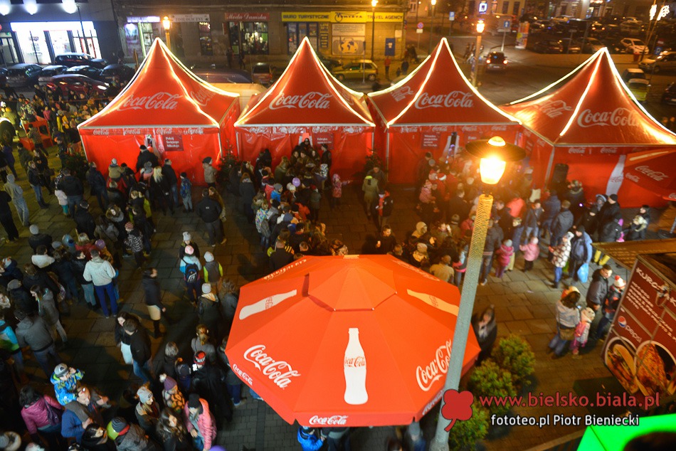 W długiej kolejce po Coca-Colę - galeria