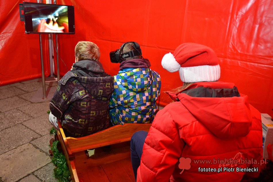 W długiej kolejce po Coca-Colę - galeria