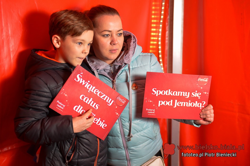 W długiej kolejce po Coca-Colę - galeria