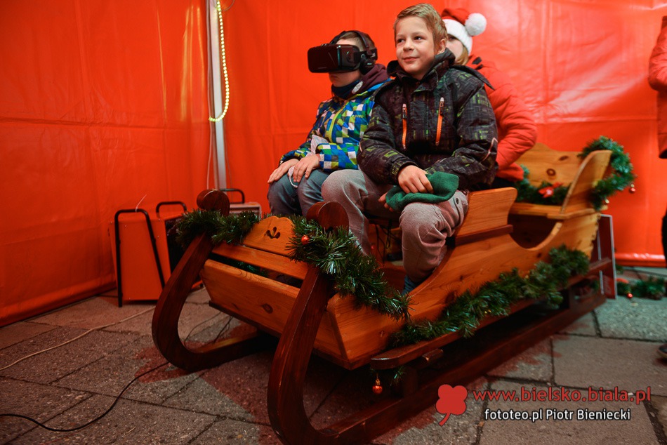 W długiej kolejce po Coca-Colę - galeria
