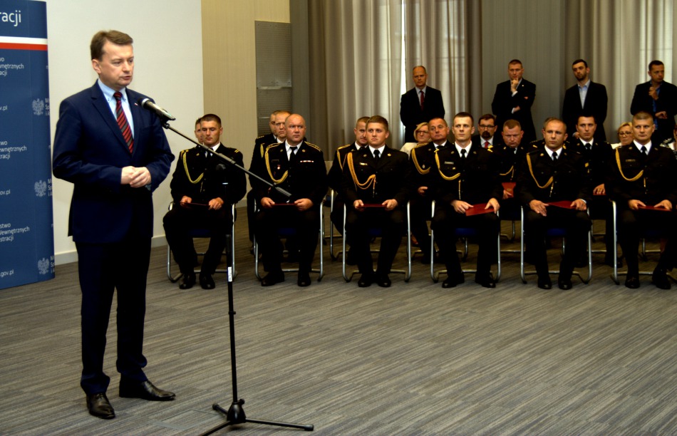 Minister wyróżnił dzielnych strażaków - foto