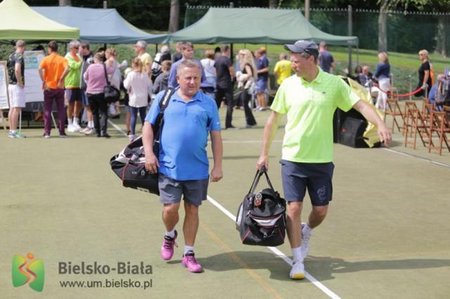 Raper pokonał kabareciarzy - foto