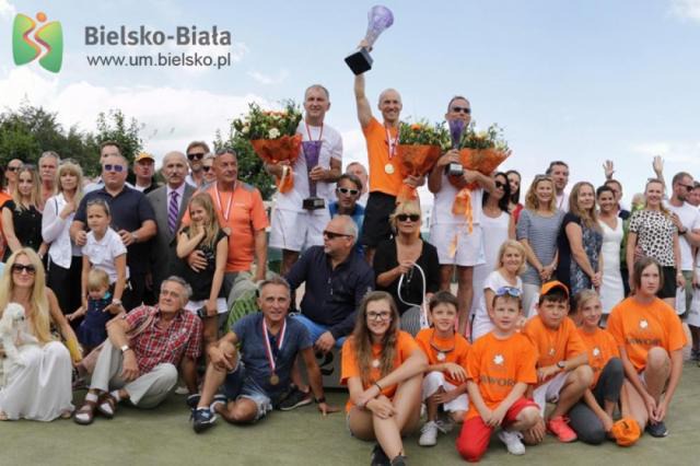 Raper pokonał kabareciarzy - foto