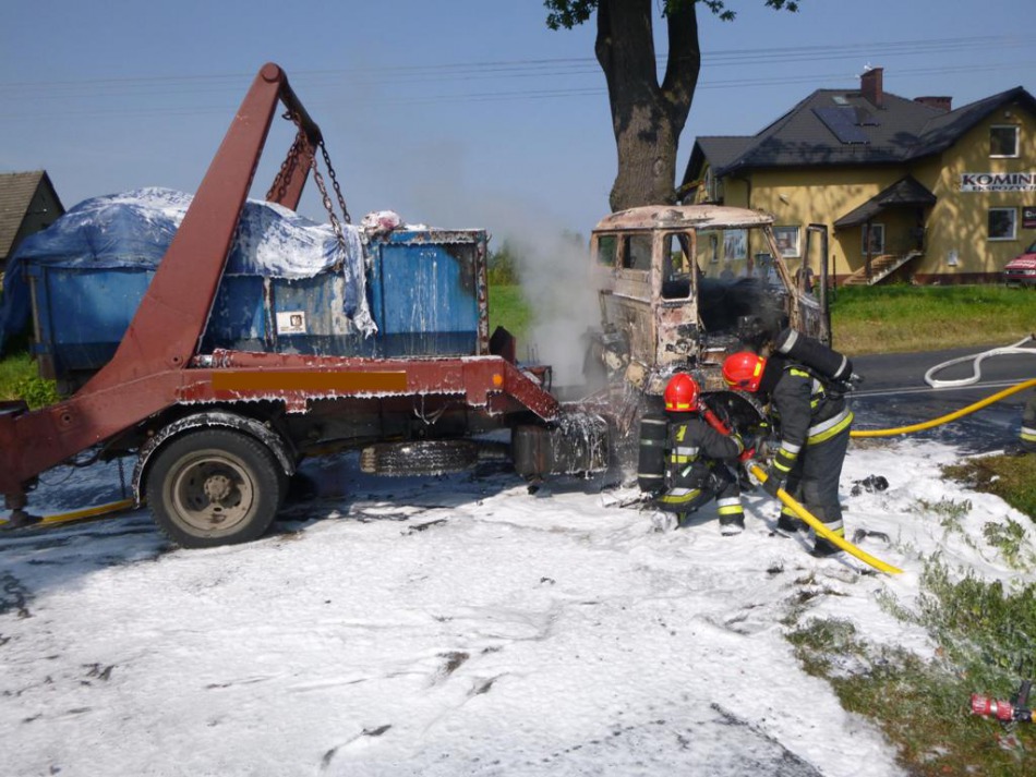 Pożar ciężarówki z odpadami - foto