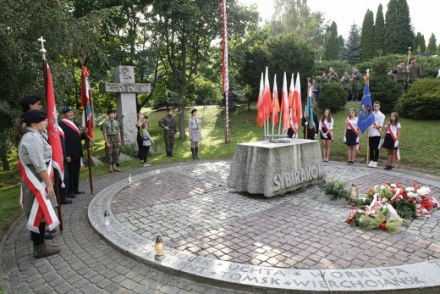 Apel poległych z wojskową asystą - foto