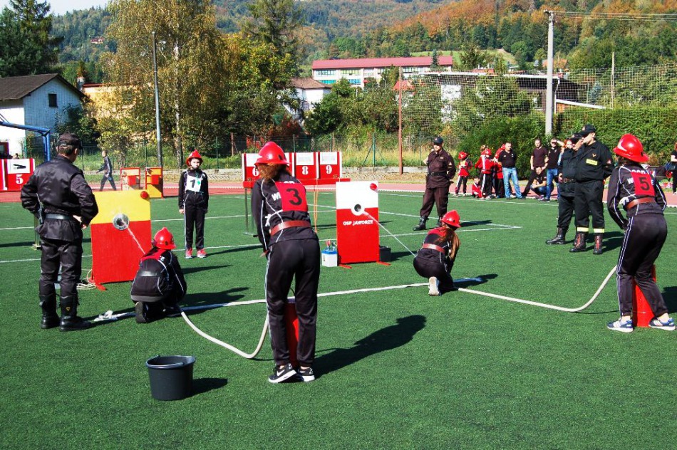 Wiele emocji przy rozwijaniu węża - foto