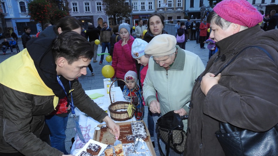 Pokaz mody z dewocjonaliami - foto