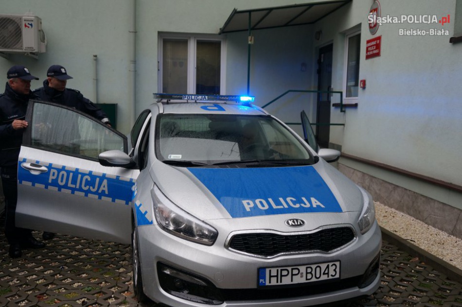 Nowy radiowóz ze składki - foto