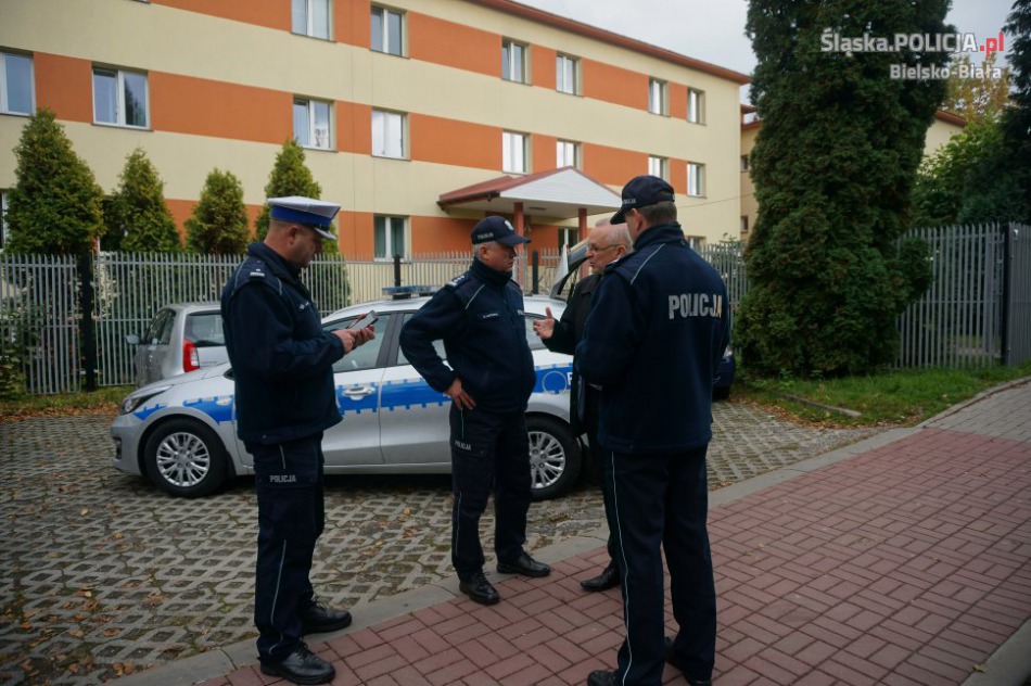 Starosta też dołożył do radiowozu - foto